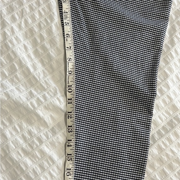 Lululemon navy/white capris size 6 - Picture 5 of 6